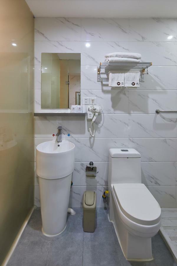 Insail Hotels Airport Road Гуанчжоу Экстерьер фото
